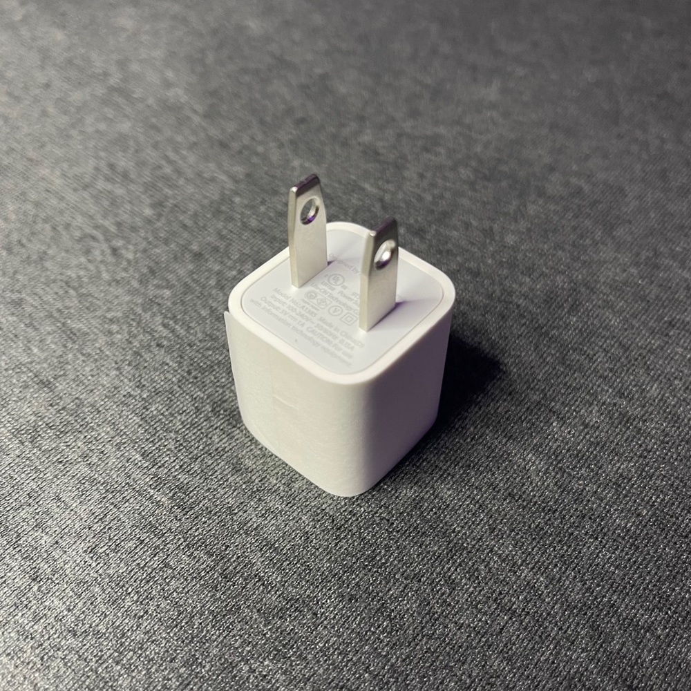 Apple 5W USB Power Adapter - Picture 2 of 2